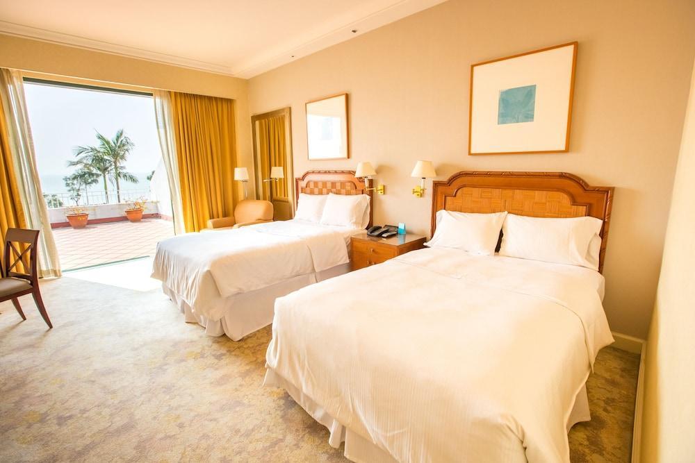 Grand Coloane Resort Macau Exterior foto A guest room at the Four Seasons Hotel, San Francisco
