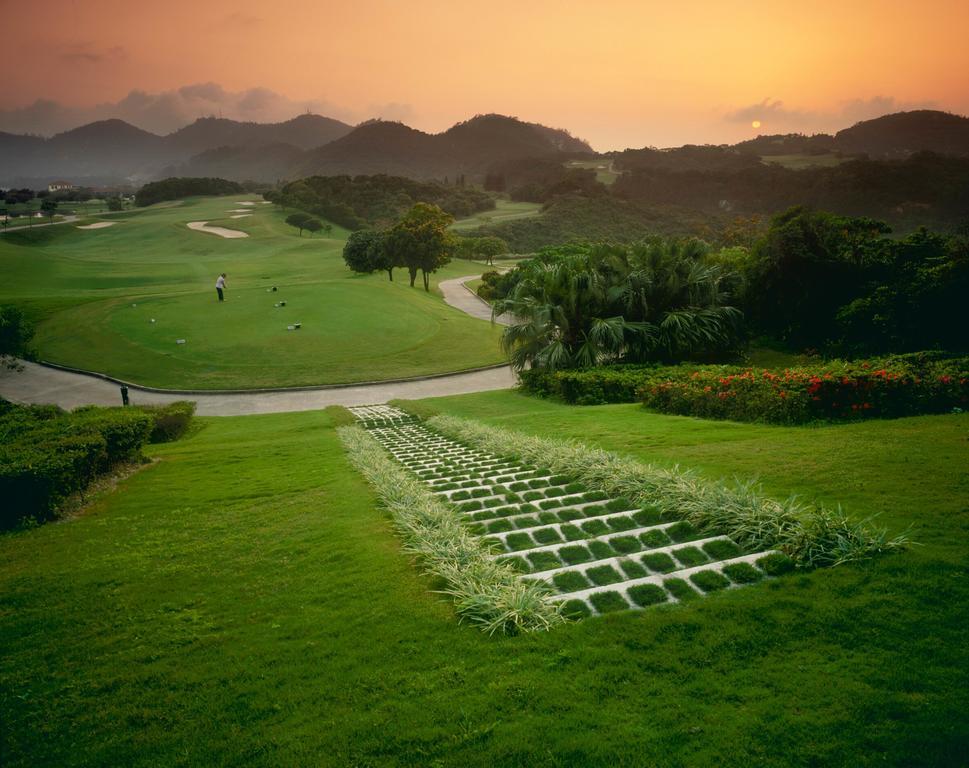 Grand Coloane Resort Macau Exterior foto Golf course in Okinawa, Japan