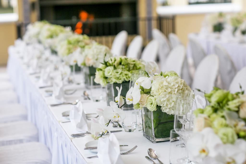 Grand Coloane Resort Macau Exterior foto A table set for a wedding reception