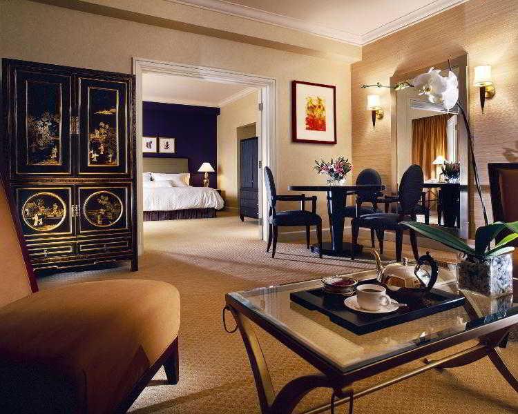 Grand Coloane Resort Macau Cameră foto A suite at the Mandarin Oriental, Hong Kong