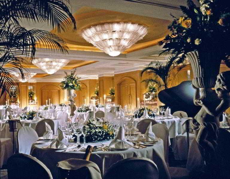 Grand Coloane Resort Macau Restaurant foto The ballroom at the Grand Hyatt Manila