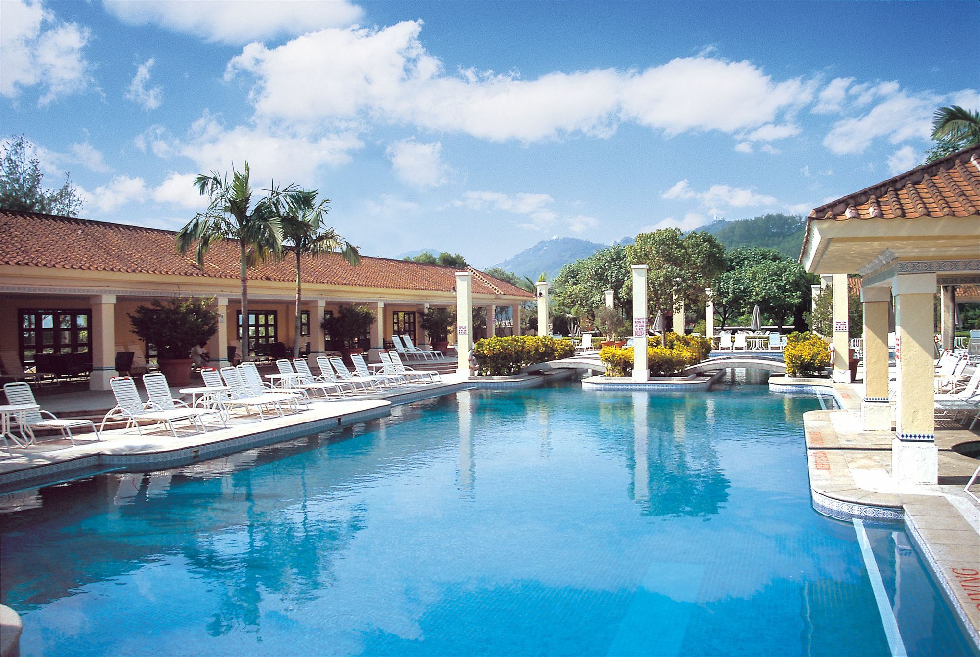 Grand Coloane Resort Macau Exterior foto The swimming pool at the hotel